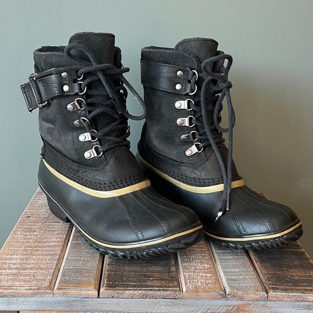 Sorel Black Fancy Boots II Sz 8.5